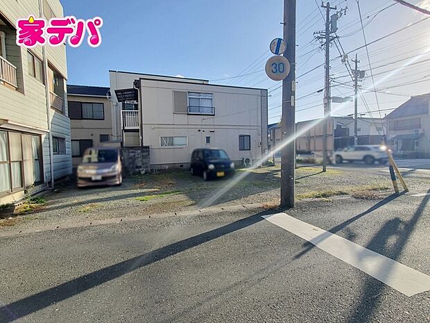 住宅ローンにご不安のあるお客様も、まずはお気軽にご相談ください。お客様に最適な資金計画と金融機関をご案内いたします。ご希望やご状況をお伺いしながら、無理のない返済計画をご提案いたします。