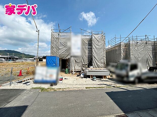 【1号棟】上棟しました! ・長期優良住宅 ・日当たり良好南向き ・5LDK ・LDK15.7帖、隣接洋室3.7帖 ・全居室収納完備 ・パントリー ・並列駐車場3台可