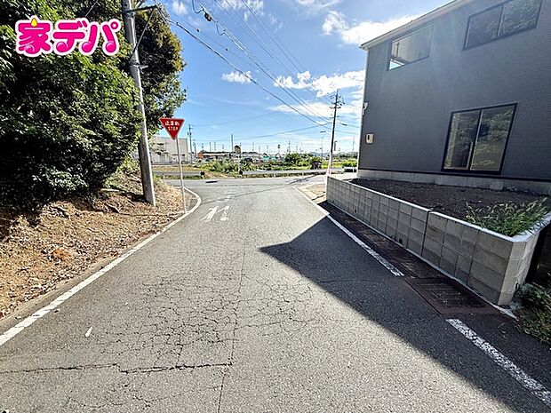 前面道路：東側約5.7～9ｍ幅