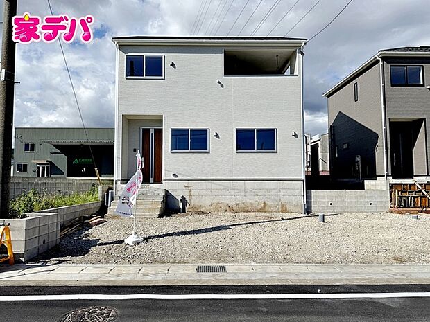 住宅ローンにご不安のあるお客様も、まずはお気軽にご相談下さい。お客様に最適な資金計画と金融機関をご案内いたします。