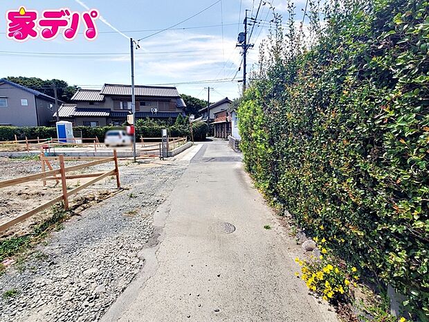 前面道路:北西側約2.4ｍ(セットバックあり） 