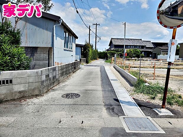 前面道路:北西側約2.4ｍ(セットバックあり） 