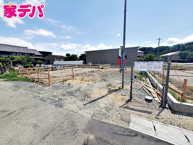 【2号棟】建築予定地です! ・4SLDK ・LDK15帖、隣接和室5.2帖 ・全居室収納完備 ・納戸(テレワークルーム)3帖 ・インナーバルコニー ・防犯カメラ ・駐車場4台可