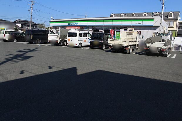 ファミリーマート御律下佐脇店 ファミリーマート御津下佐脇店まで徒歩9分。24時間営業でお急ぎのお買い物にも便利です。（700m）