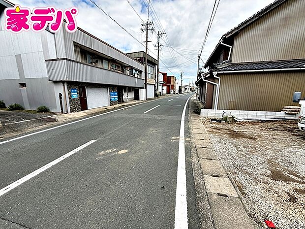 静かな住宅街で、車の出入りもスムーズです。