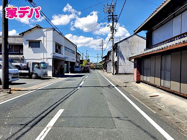 静かな住宅街で、車の出入りもスムーズです。 