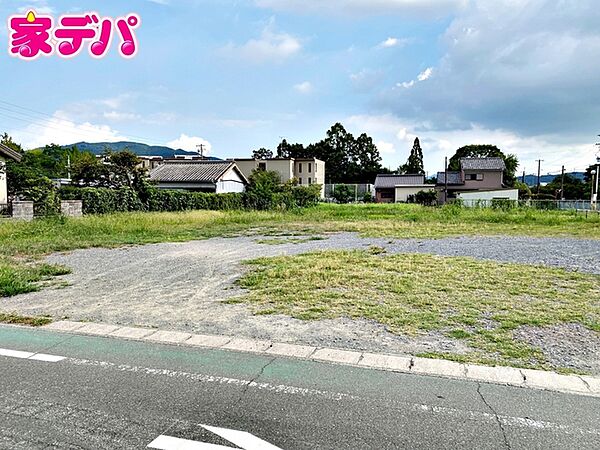 現地や周辺環境もあわせてご確認いただけます。現地ご案内いたします。お気軽にお問い合わせください。実際の陽当たりや前面道路、周辺の環境などもぜひ現地でご確認ください。スタッフが丁寧にご案内いたします。