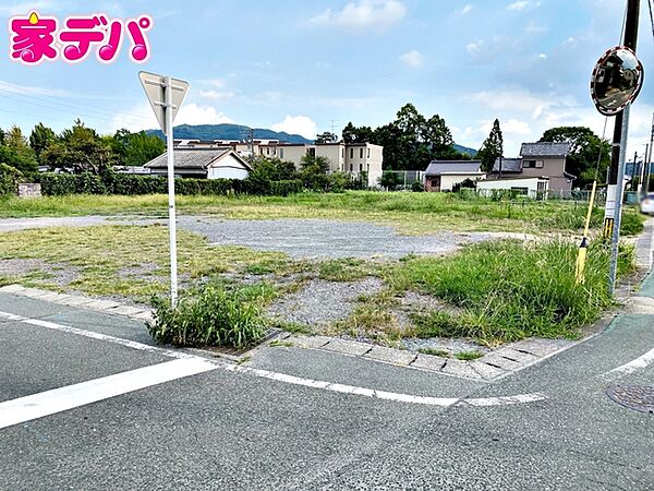 現地や周辺環境もあわせてご確認いただけます。現地ご案内いたします。お気軽にお問い合わせください。実際の陽当たりや前面道路、周辺の環境などもぜひ現地でご確認ください。スタッフが丁寧にご案内いたします。