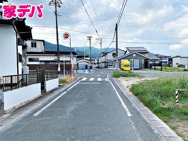 前面道路：西側約4.5ｍ幅