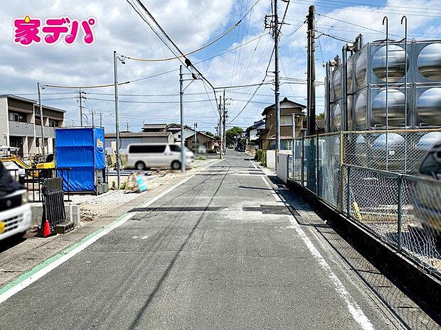 前面道路：南東側約5.3ｍ幅