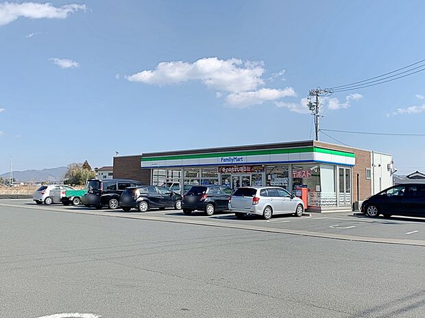 ファミリーマート豊川中条町店（510m）