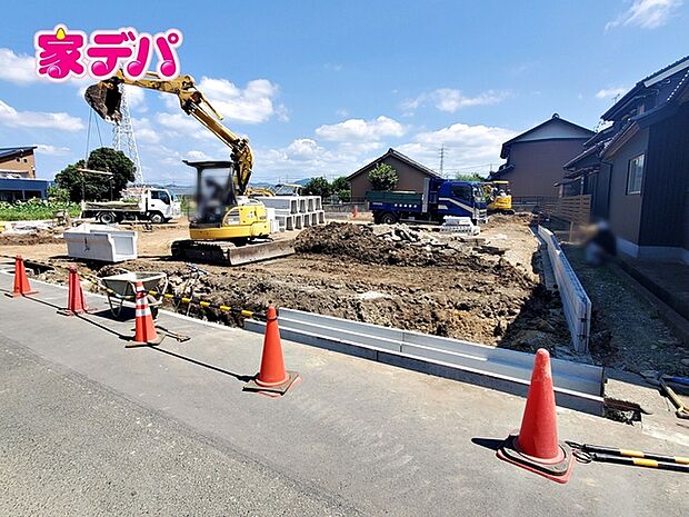 住宅ローンにご不安のあるお客様も、まずはお気軽にご相談ください。お客様に最適な資金計画と金融機関をご案内いたします。ご希望やご状況をお伺いしながら、無理のない返済計画をご提案いたします。 