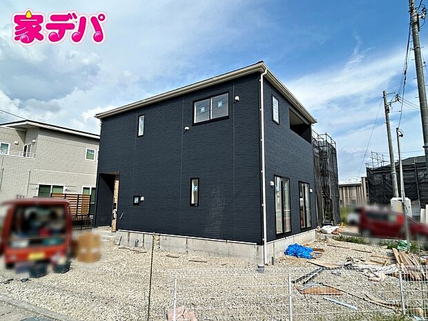 住宅ローンにご不安のあるお客様も、まずはお気軽にご相談ください。お客様に最適な資金計画と金融機関をご案内いたします。ご希望やご状況をお伺いしながら、無理のない返済計画をご提案いたします。
