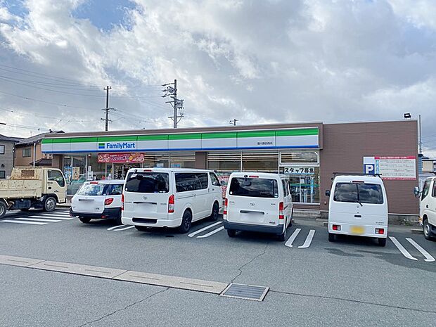ファミリーマート豊川諏訪西店(170m)