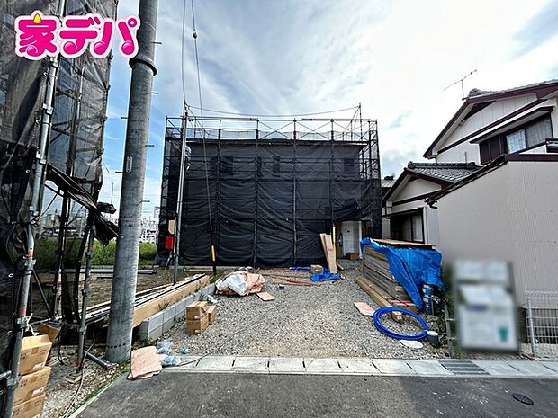 【4号棟】上棟しました!奥の土地になります。 ・3LDK ・LDK20.7帖 ・全居室収納完備 ・ウォークインクローゼット完備 ・シューズクローク ・パントリー ・防犯カメラ ・並列駐車場2台可