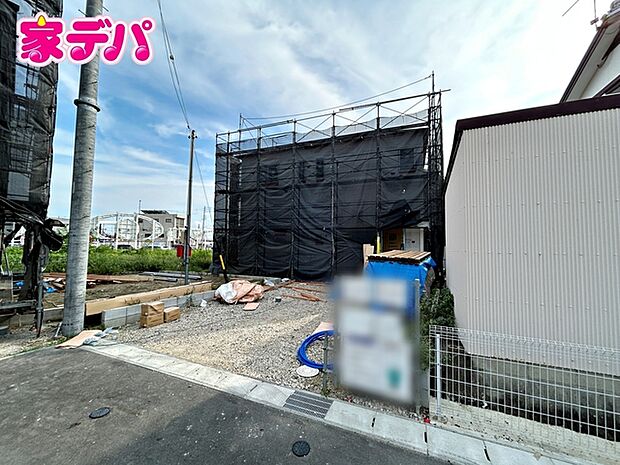 上棟しました。ご見学希望のお客様につきましては同型同仕様の物件にご案内いたします。当日のご連絡でも対応いたします。お気軽に『家デパ』までお問い合わせ下さい!経験豊富なスタッフが対応いたします。