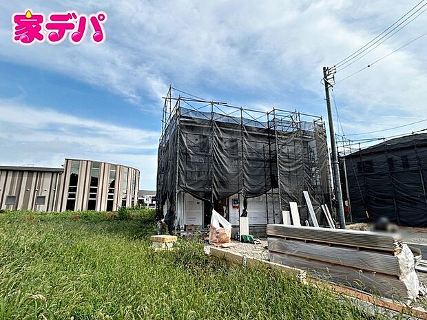 【3号棟】上棟しました! ・角地 ・4SLDK ・LDK15帖、隣接洋室5帖 ・全居室収納完備 ・テレワークルーム完備 ・2部屋からアクセスできるバルコニー ・防犯カメラ ・並列駐車場2台可