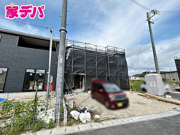 上棟しました。ご見学希望のお客様につきましては同型同仕様の物件にご案内いたします。当日のご連絡でも対応いたします。お気軽に『家デパ』までお問い合わせ下さい!経験豊富なスタッフが対応いたします。