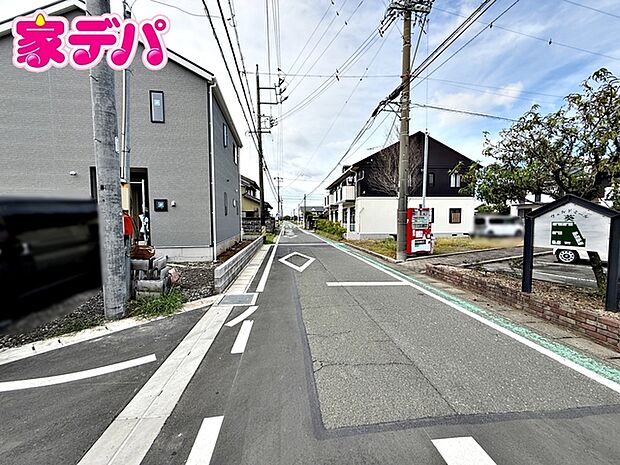 静かな住宅街で、車の出入りもスムーズです。