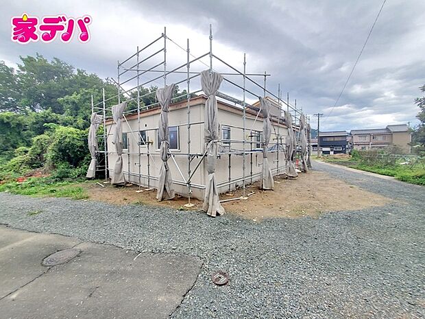 現地や周辺環境もあわせてご確認いただけます。現地ご案内いたします。お気軽にお問い合わせください。実際の陽当たりや前面道路、周辺の環境などもぜひ現地でご確認ください。スタッフが丁寧にご案内いたします。