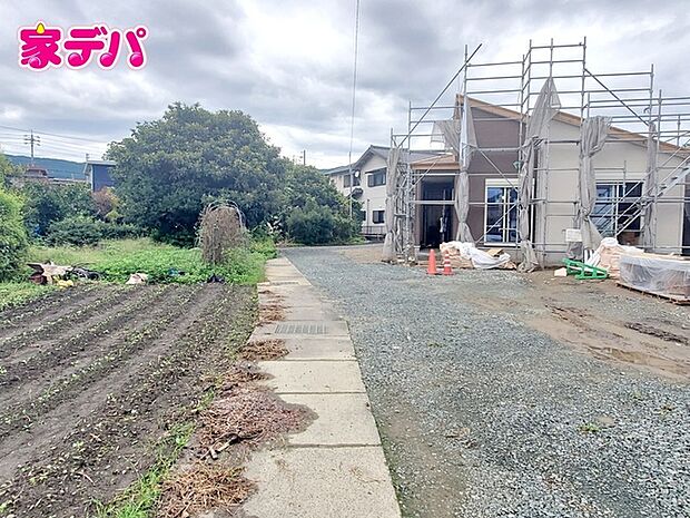 前面道路:西側約4m幅