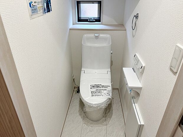 【1階トイレ】 各フロアに1か所ずつシャワー機能付きトイレを設置しており、朝の忙しい時間帯でもスムーズに利用できるため、混雑の軽減にもつながります。