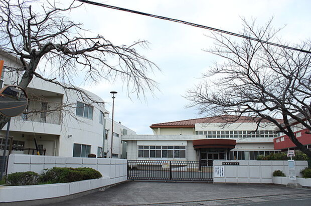 御津南部小学校(740m)