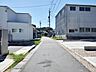 外観：前面道路:北東側約3.5ｍ(セットバックあり）。 前面道路は車通りが少なく、落ち着いた住環境が魅力です。お子様も安心して過ごしやすく、車の出入りや歩行もしやすい環境です。