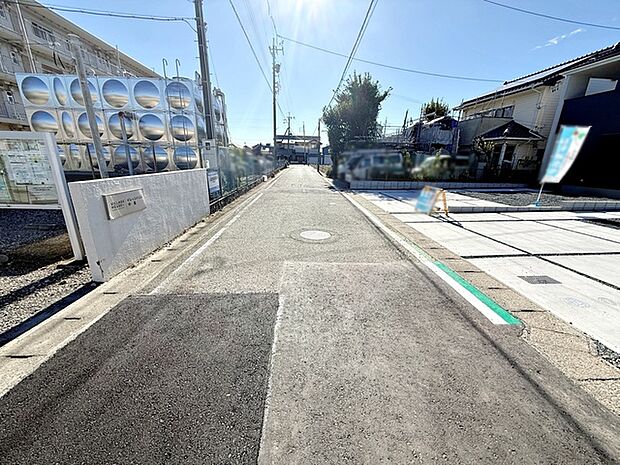 前面道路:南東側約5.3m幅
