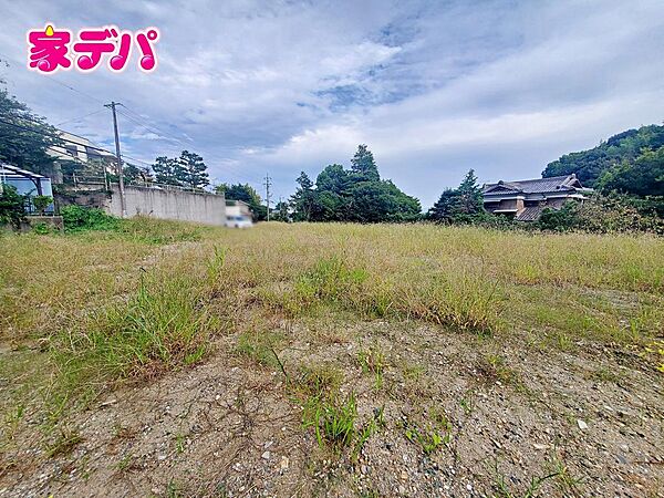 828平米の広々とした敷地です。建築条件がないため、お好きなハウスメーカーで住まいづくりを進められます。敷地の広がりを現地でご確認ください。