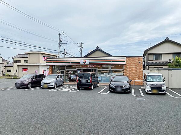 セブンイレブン豊川国府町店まで753m（徒歩10分）