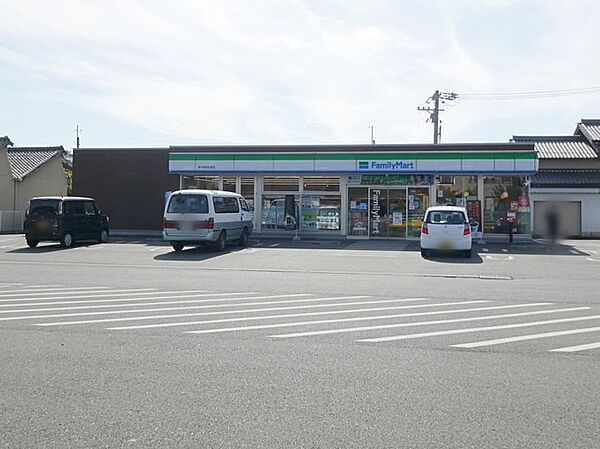 ファミリーマート豊川御律大草店（510m）