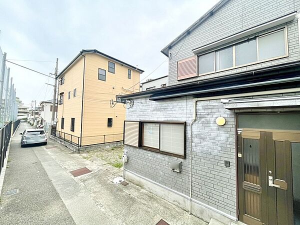 お車での移動も、交通機関の移動も楽にできる好立地！周辺施設充実！