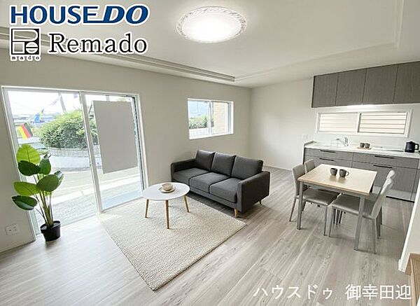 ■家族の笑顔が集う中心地■お気に入りの家具を迎え、窓からは心地の良い光が差し込みます。※ＣＧで家具を配置しています。