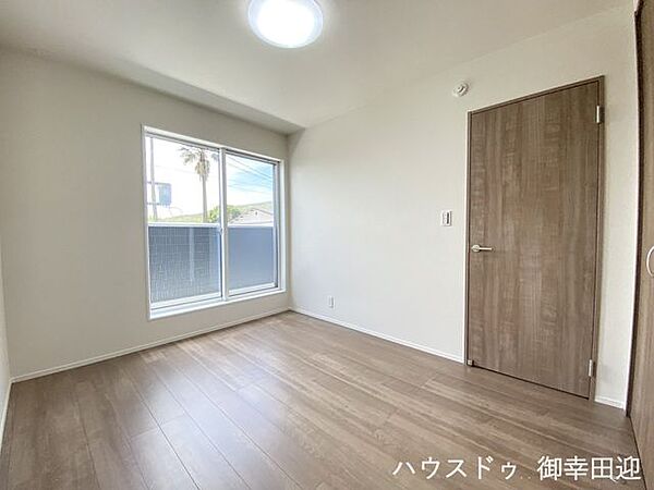 ■2階5.5帖洋室■心からリラックスできる静けさ、上質な眠りで、毎日をリセットします。明日への活力を養う空間です。