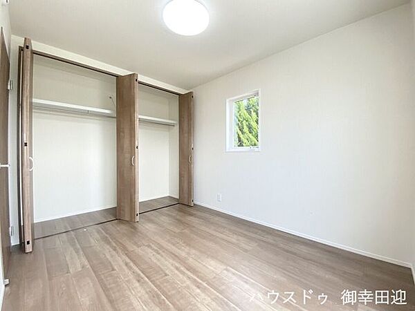 ■2階5.5帖洋室■心からリラックスできる静けさ、上質な眠りで、毎日をリセットします。明日への活力を養う空間です。