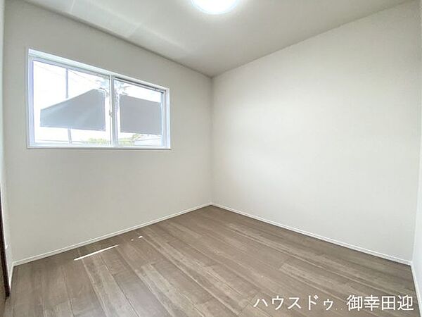 ■2階4.5帖洋室■寝室、書斎、趣味の部屋。家族の成長やライフスタイルに合わせ、様々な使い方ができる快適な空間です。