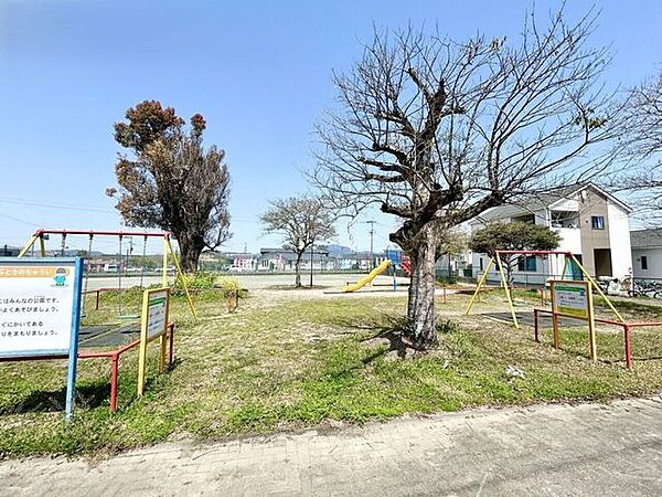 中西寺集会所公園 900m
