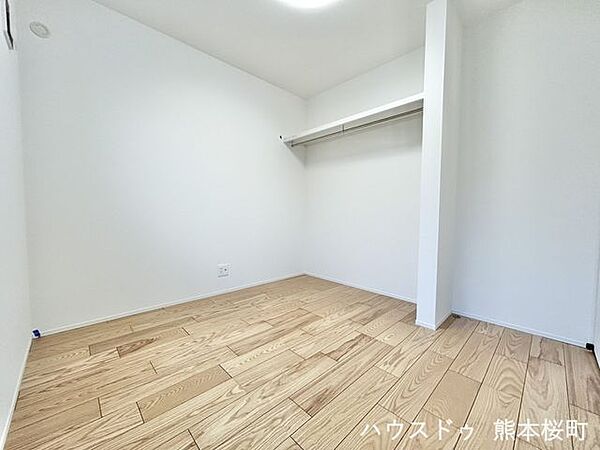 ■2階4.5帖洋室■寝室、書斎、趣味の部屋。家族の成長やライフスタイルに合わせ、様々な使い方ができる快適な空間です。