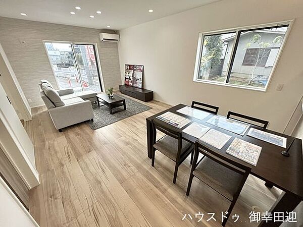 ■□■安らぎと笑顔の中心地■□■陽光が優しく降り注ぎ、会話が自然と弾む。ここでは、毎日が特別な時間へと変わります。