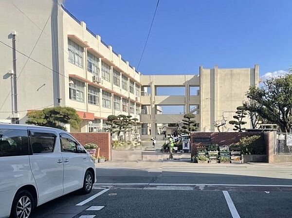 帯山小学校 950m