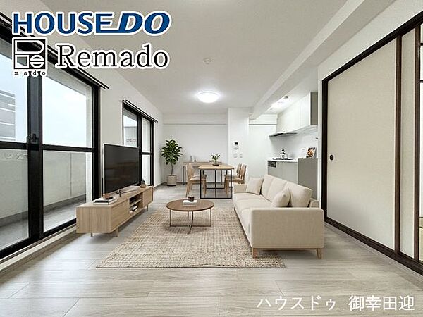 ■家族の笑顔が集う中心地■お気に入りの家具を迎え、窓からは心地の良い光が差し込みます。※ＣＧで家具を配置しています。