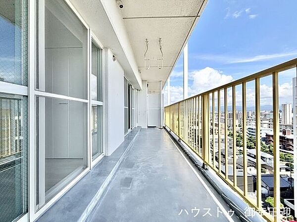 ■空の下の開放的な特等席■日光浴や読書、外の空気を感じながらリフレッシュ。暮らしを豊かにする、もう一つの心地よい空間です。