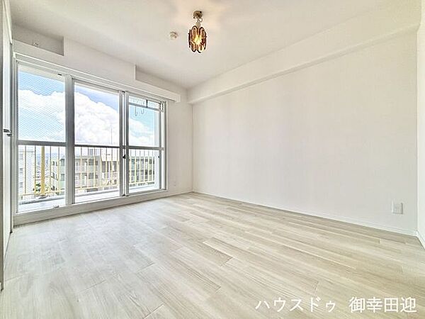■洋室(1)■心からリラックスできる静けさ、上質な眠りで、毎日をリセットします。明日への活力を養う空間です。