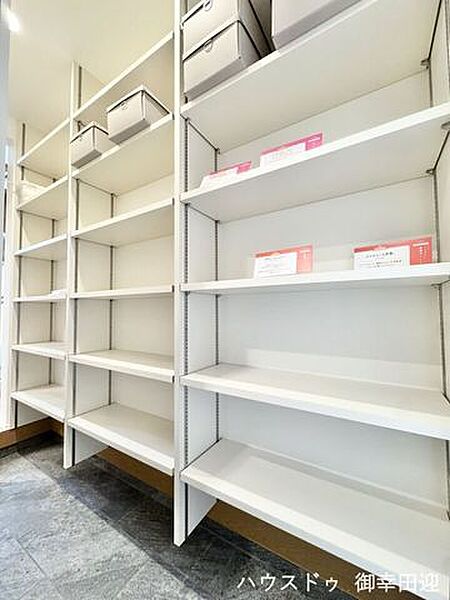 ■暮らしを整える魔法の場所■必要なものを必要な場所に。家全体で考えられた収納計画が、ゆとりある生活を実現します。