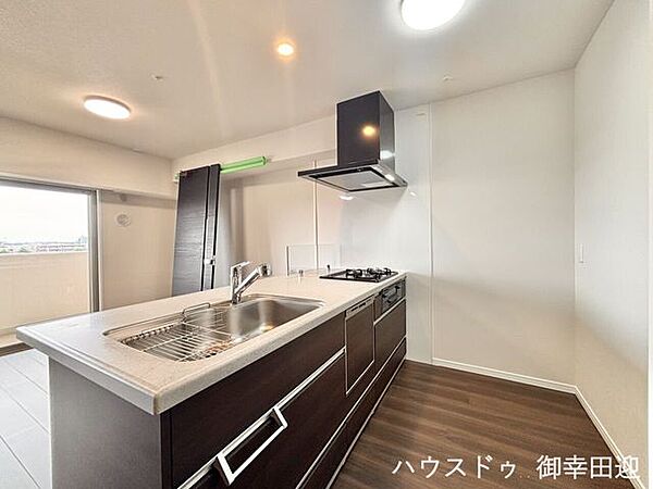 ■家族の「美味しい」が集まる舞台■高い機能性と美しいデザインを両立。料理する人も、待つ人も、笑顔になれる場所です。