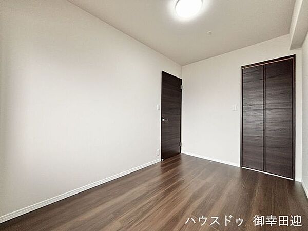 ■5.5帖洋室■心からリラックスできる静けさ、上質な眠りで、毎日をリセットします。明日への活力を養う空間です。