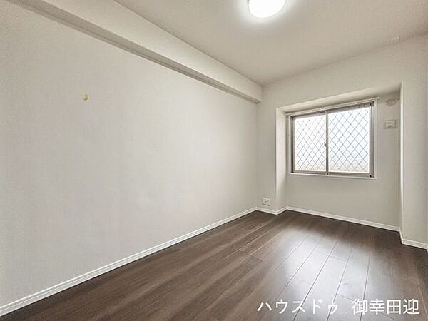 ■5.5帖洋室■心からリラックスできる静けさ、上質な眠りで、毎日をリセットします。明日への活力を養う空間です。