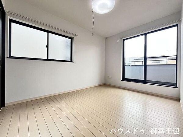 ■2階6帖洋室■心からリラックスできる静けさ、上質な眠りで、毎日をリセットします。明日への活力を養う空間です。