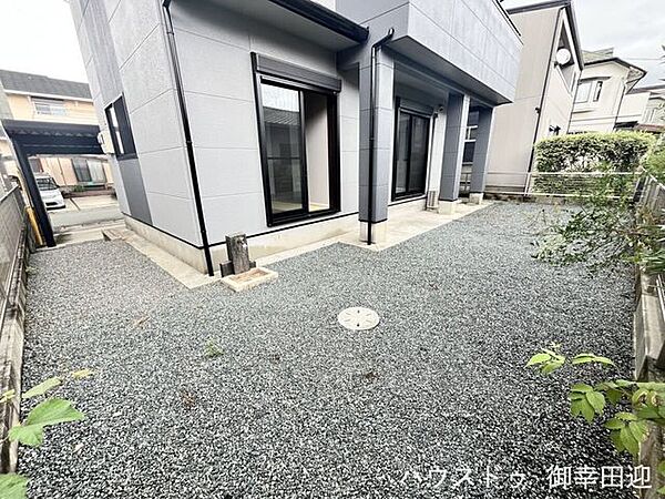 ■遊びと安らぎの多目的空間■子どもが安全に遊べ、ペットと触れ合い、大人も自然に癒やされる、暮らしを彩るスペースです。